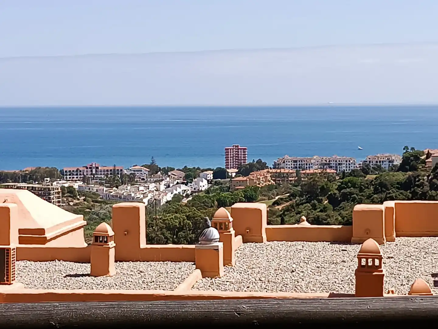 Vista exterior de Apartament en venda en Manilva amb Aire condicionat, Terrassa i Piscina