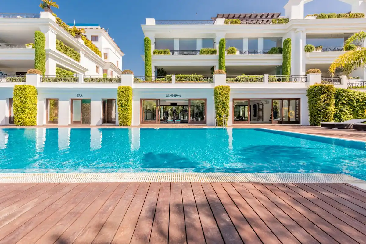 Swimming pool of Flat for sale in Estepona  with Air Conditioner, Terrace and Storage room