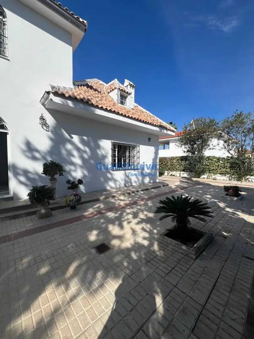 Vista exterior de Casa o chalet en venta en Montequinto con Aire acondicionado, Jardín privado y Terraza
