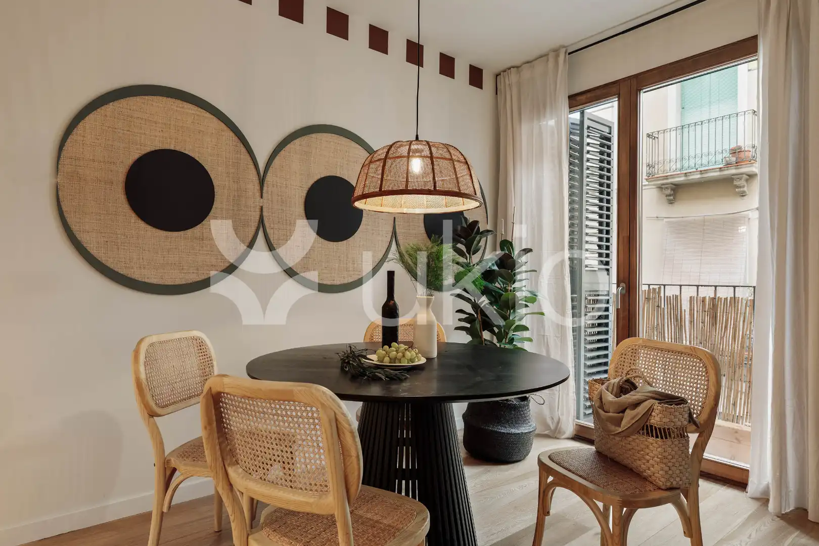 Comedor de Apartamento de alquiler en  Barcelona Capital con Aire acondicionado, Calefacción y Amueblado
