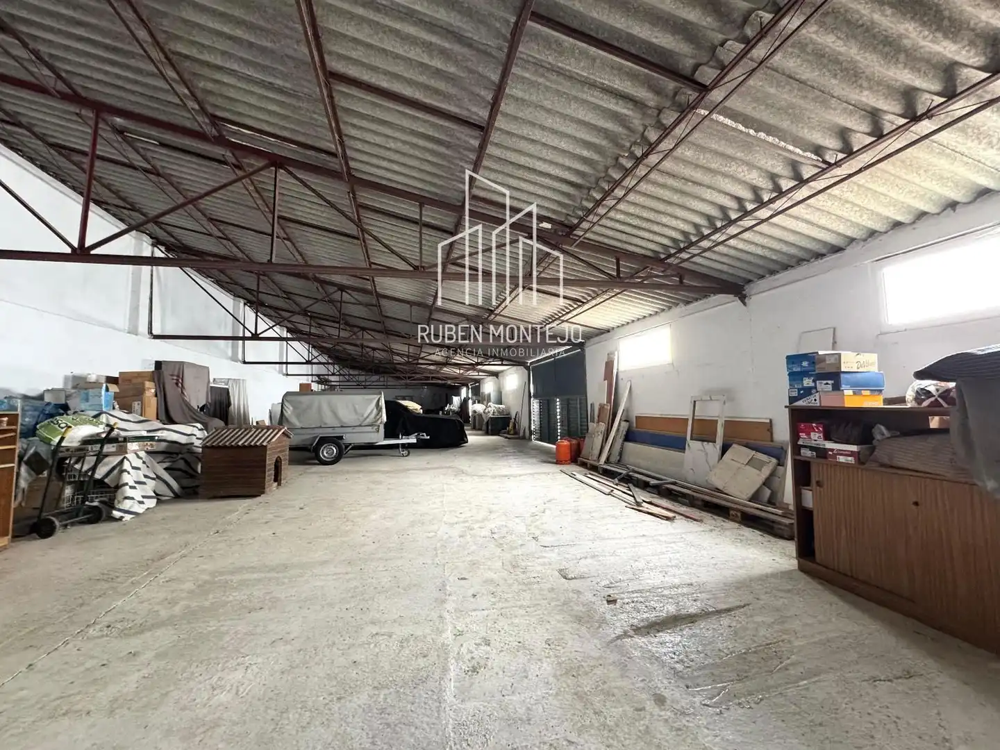 Außenansicht von Fabrikhallen zum Verkauf in Peñaranda de Bracamonte