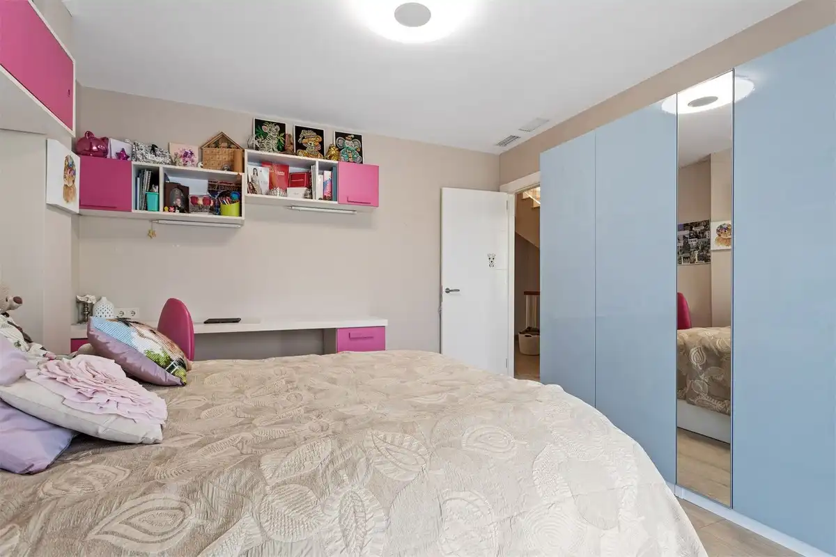 Habitación de Casa adosada en venta en Benalmádena con Amueblado