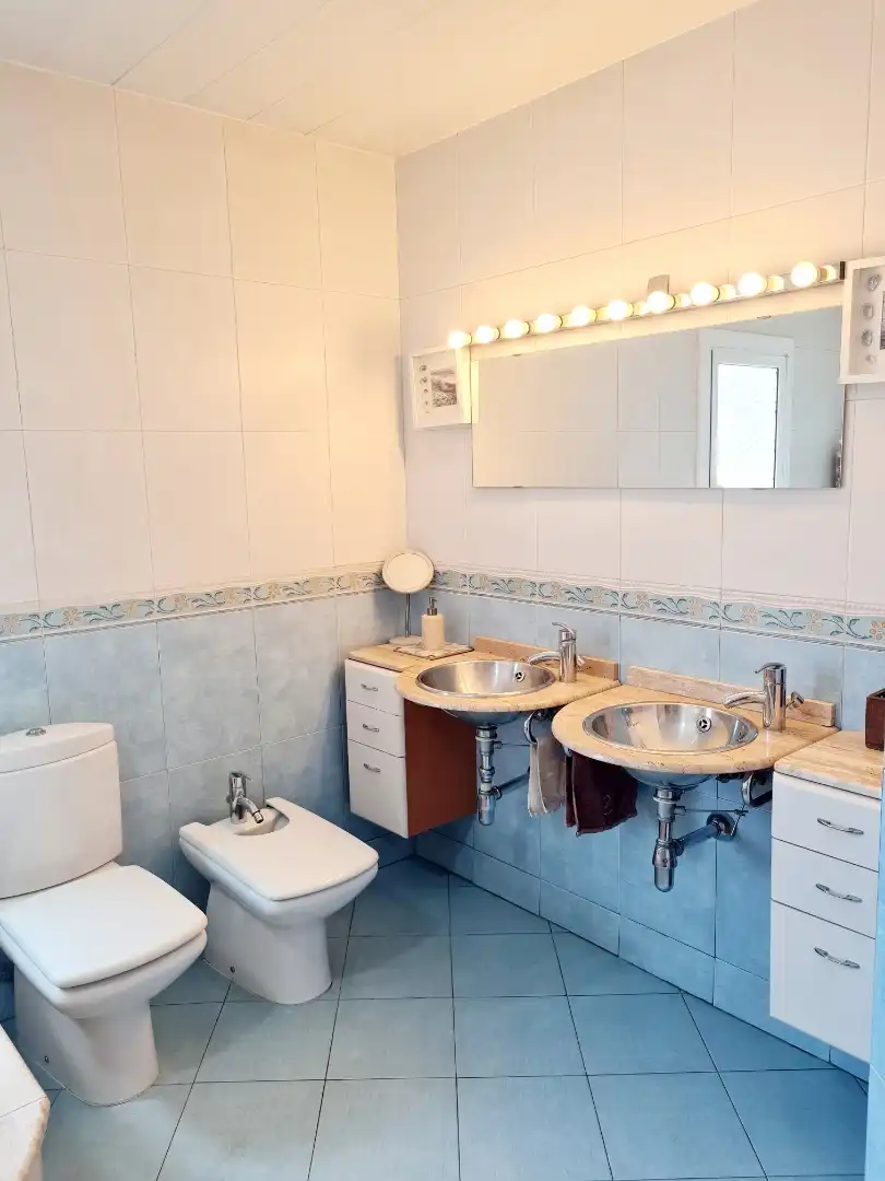 Bathroom of Flat for sale in Sabadell  with Air Conditioner and Balcony