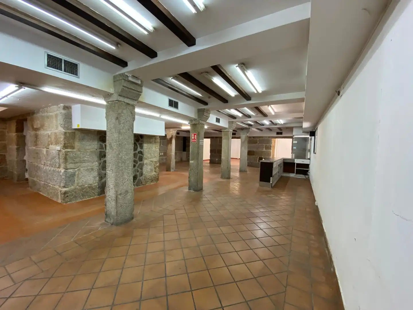 Local de alquiler en Ourense Capital  con Calefacción, Terraza y Amueblado