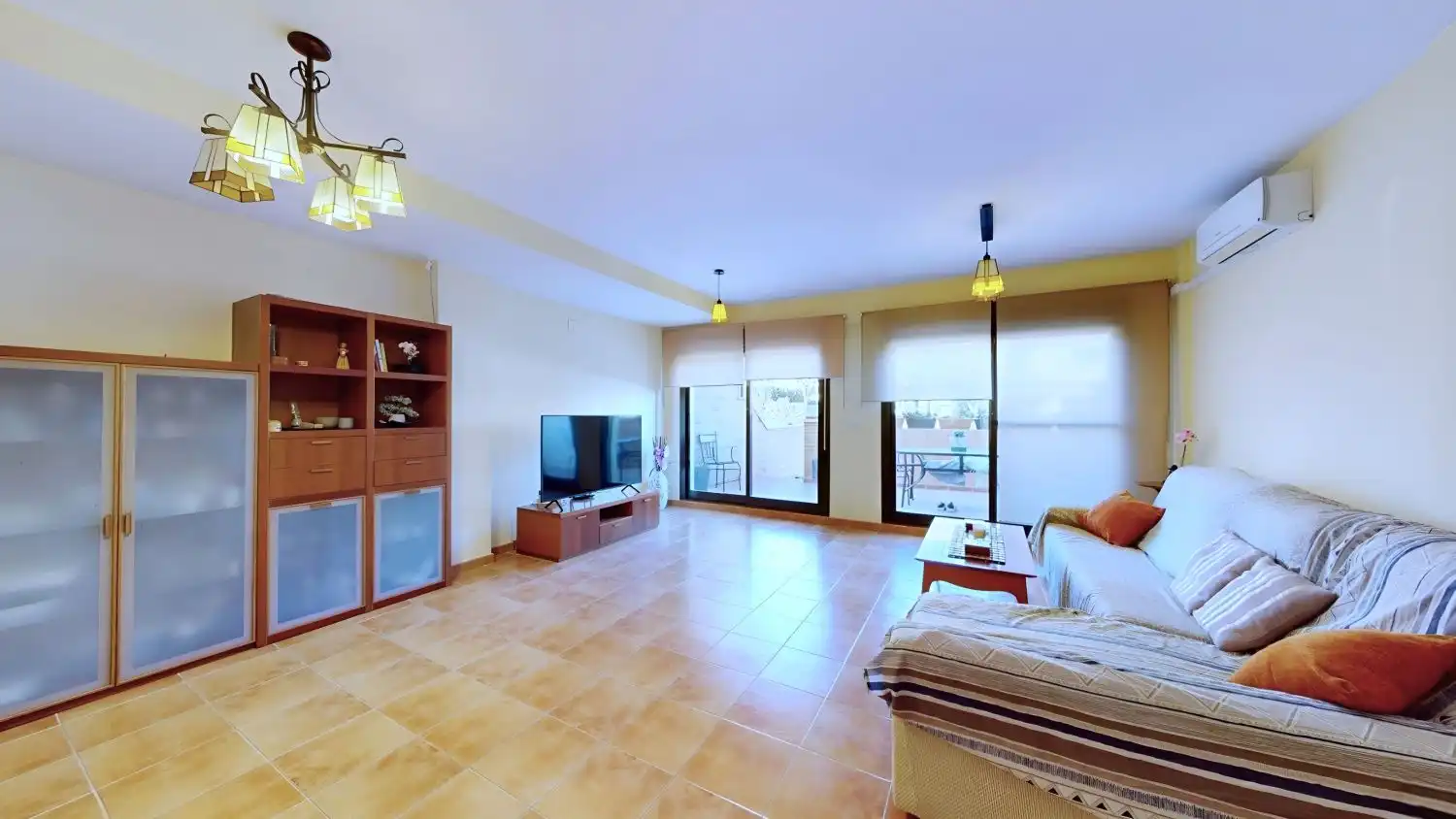 Sala d'estar de Casa o xalet en venda en Sant Joan d'Alacant amb Aire condicionat, Calefacció i Jardí privat