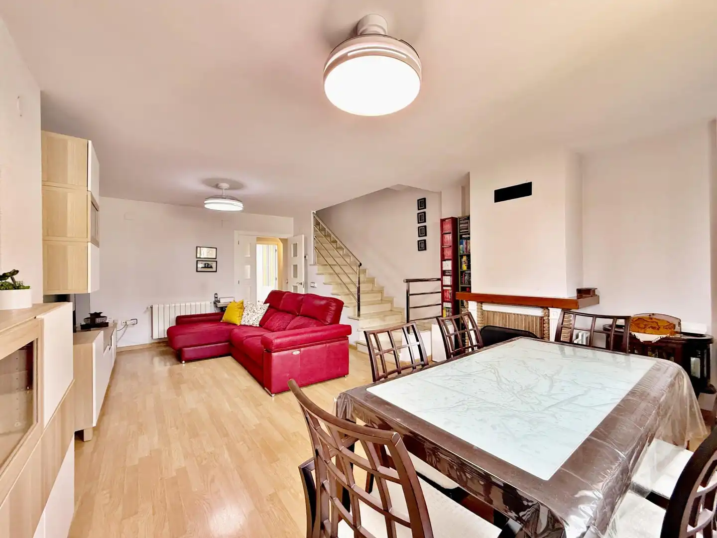 Sala de estar de Casa adosada en venta en Paterna con Aire acondicionado, Jardín privado y Trastero