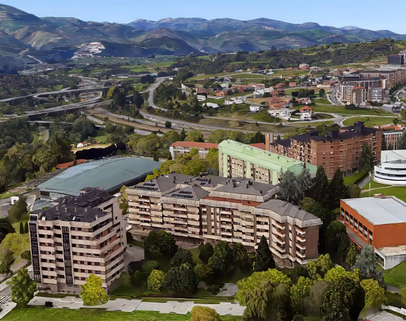 Vista exterior de Pis en venda en Oviedo  amb Calefacció, Terrassa i Traster