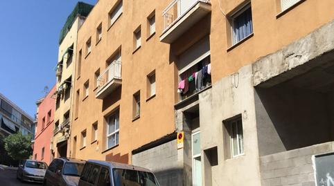 Foto 2 de Edifici en venda a C/ Pirineus, Santa Rosa, Barcelona
