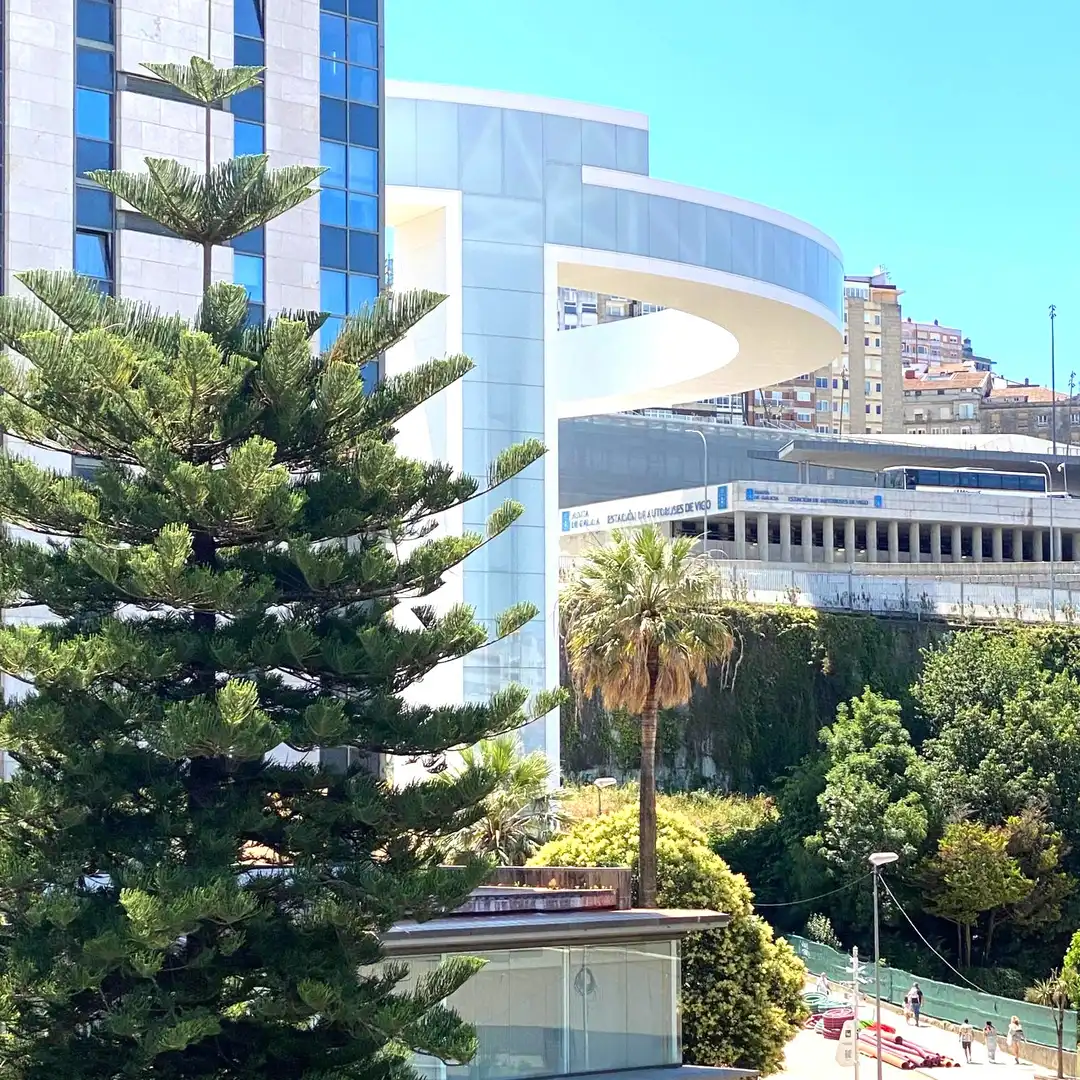Vista exterior de Pis de lloguer en Vigo  amb Balcó i Domòtica