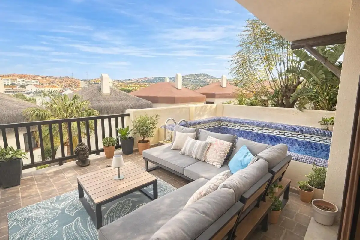 Villa mit Pool zum Verkauf in Riviera del Sol
