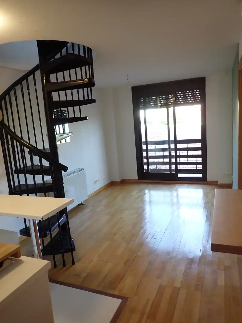 Sala de estar de Ático en venta en Manzanares El Real con Calefacción, Parquet y Terraza