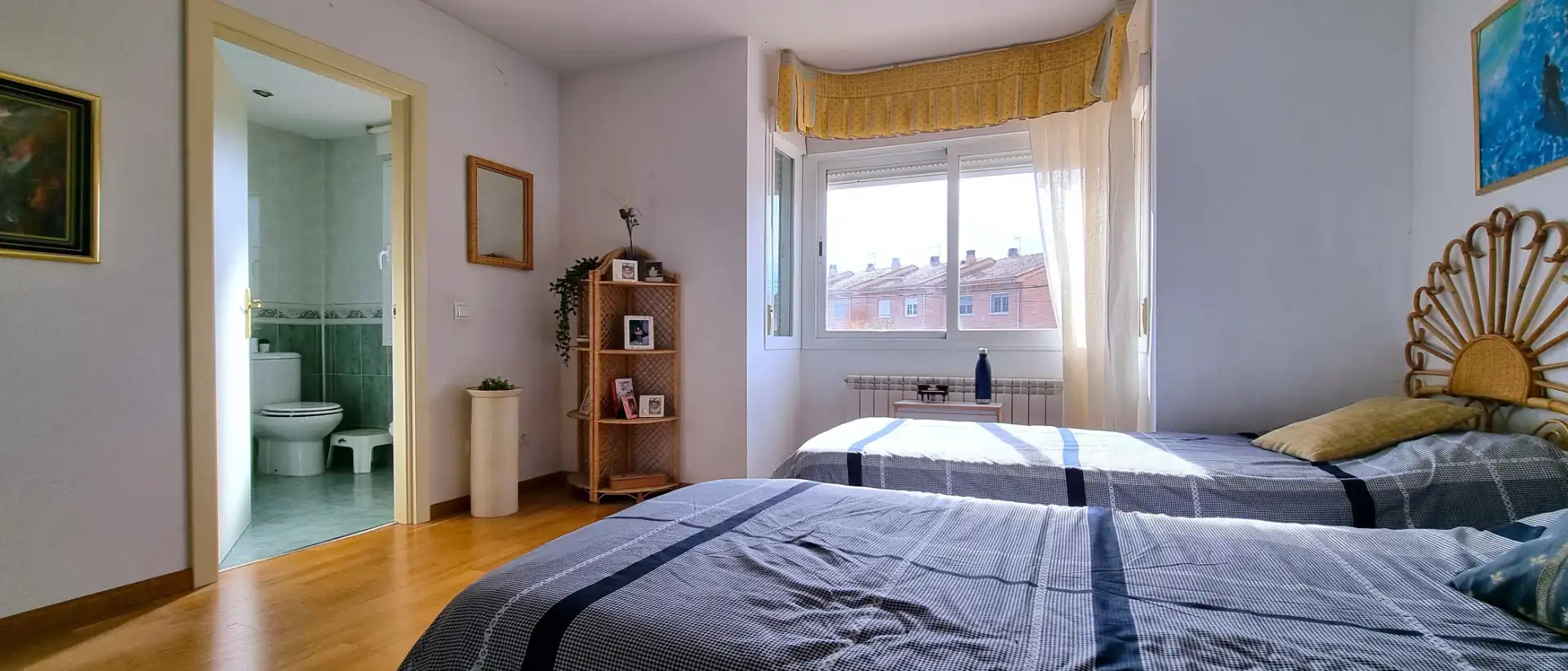 Dormitori de Casa adosada en venda en Guadalix de la Sierra amb Aire condicionat, Calefacció i Jardí privat