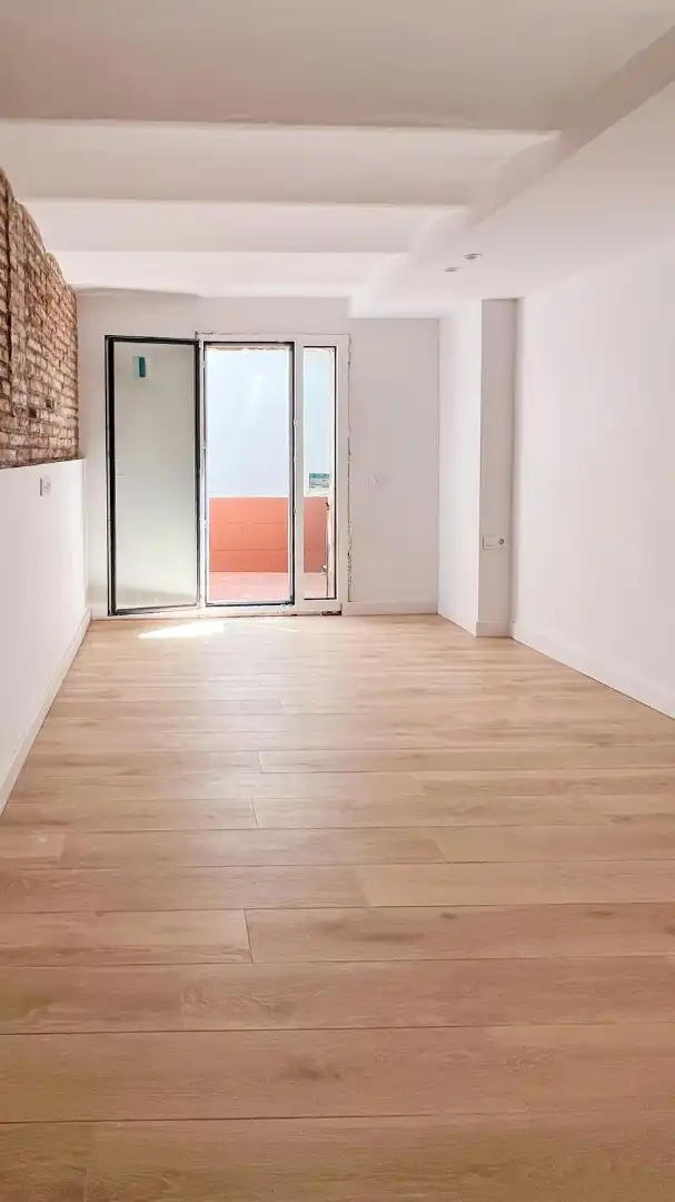 Dormitori de Planta baixa en venda en Barcelona amb Aire condicionat, Forn i Microones
