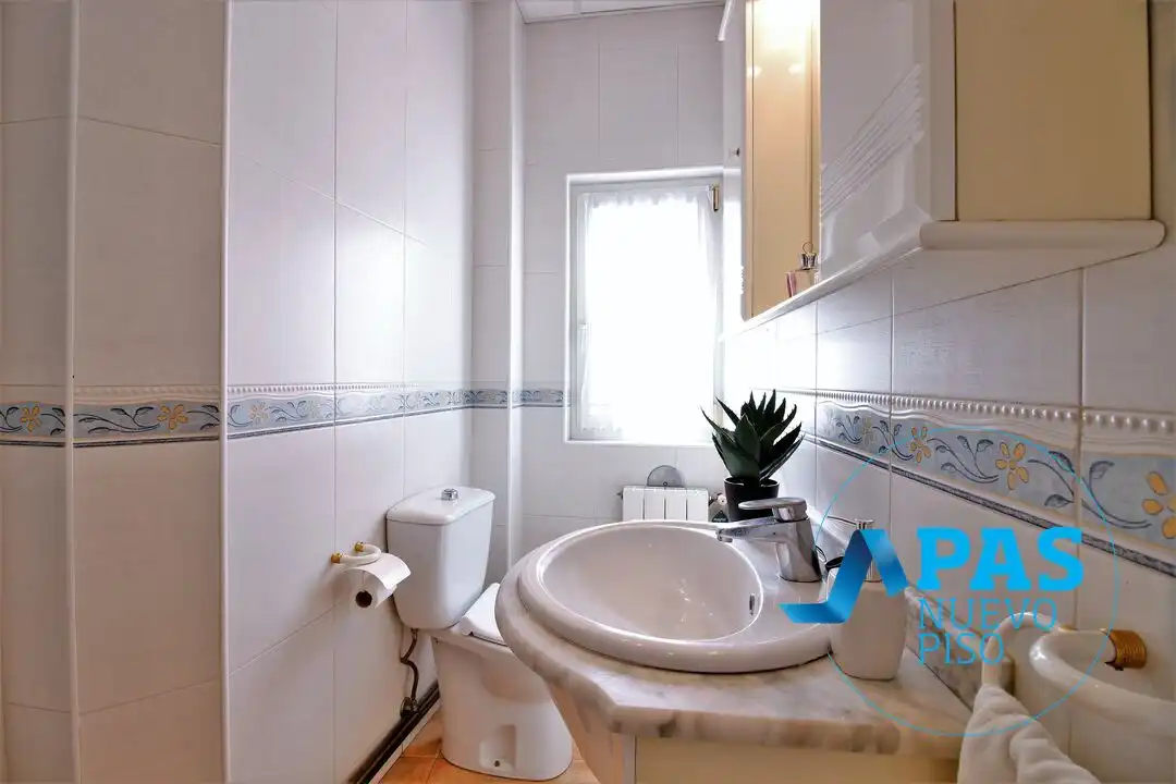 Baño de Piso en venta en Santander con Calefacción y Balcón