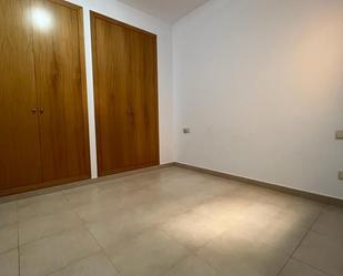 Bedroom of Flat for sale in La Bisbal d'Empordà  with Air Conditioner, Terrace and Balcony