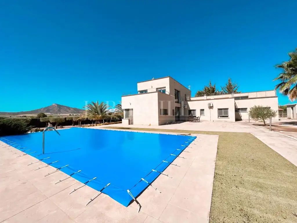 Piscina de Casa o xalet en venda en Yecla amb Aire condicionat, Calefacció i Jardí privat