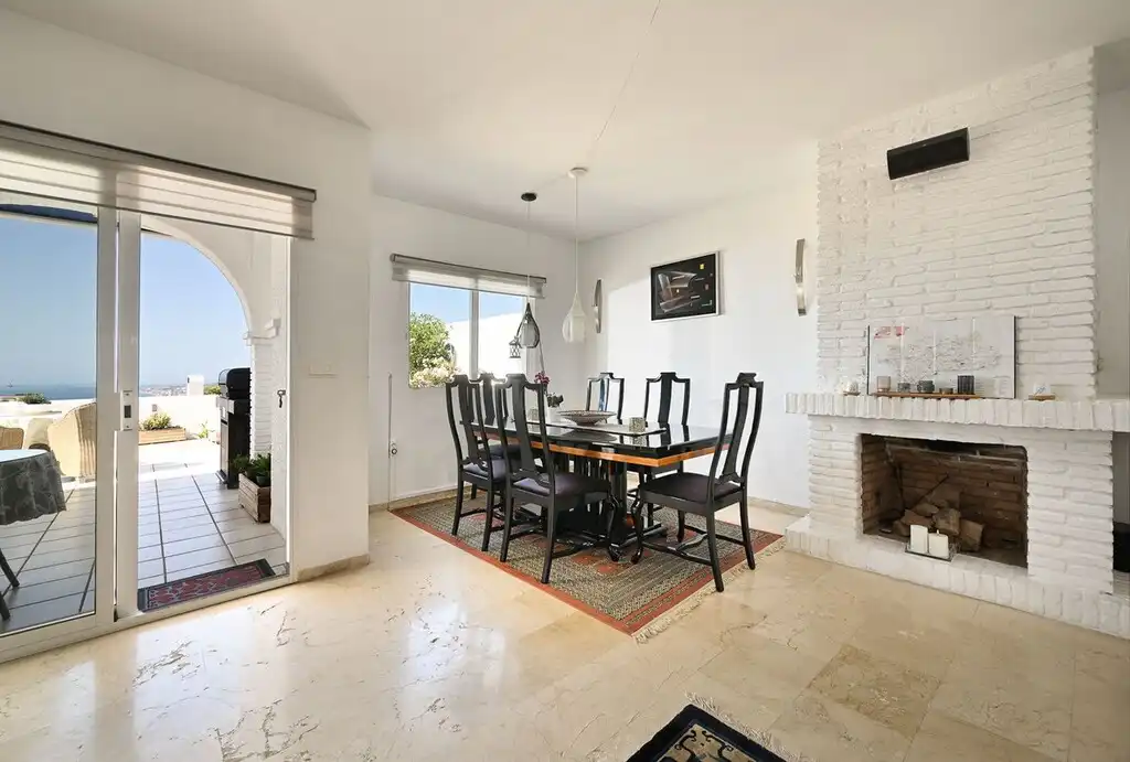 Menjador de Casa o xalet en venda en Benalmádena amb Aire condicionat, Jardí privat i Terrassa