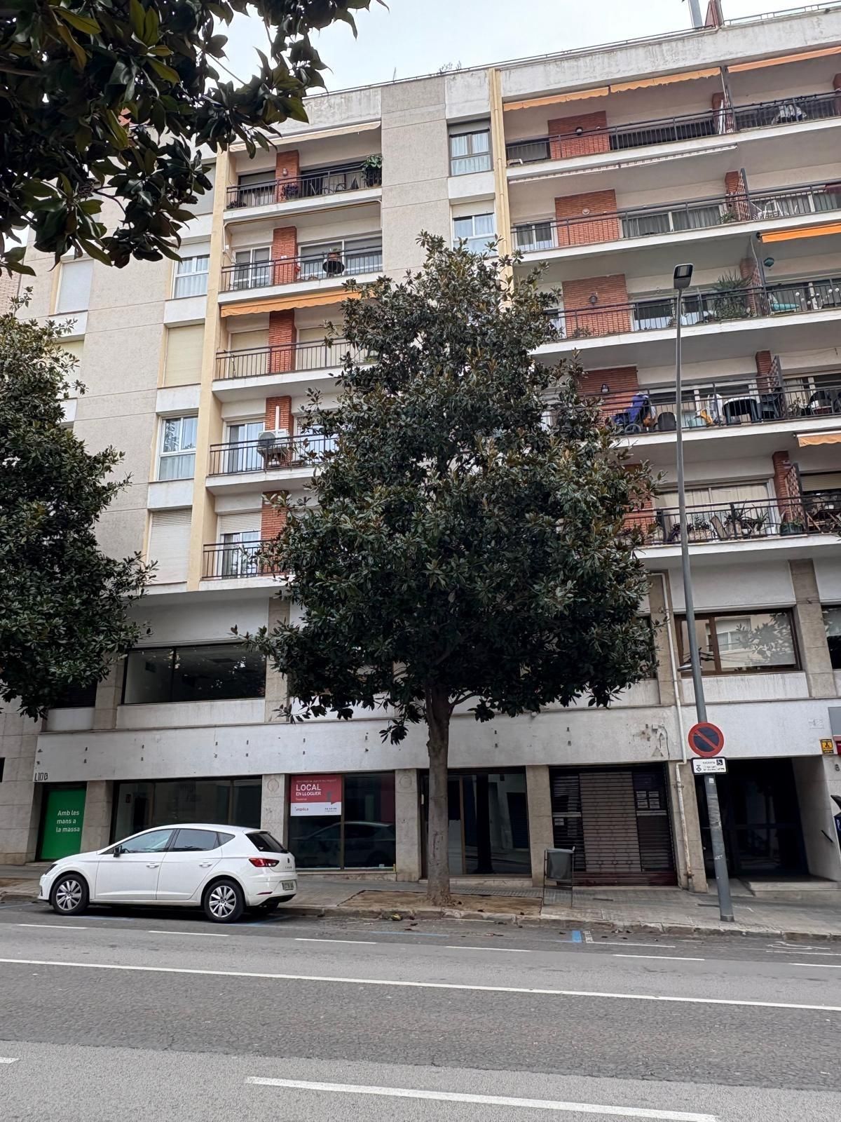 Vista exterior de Local de alquiler en Terrassa