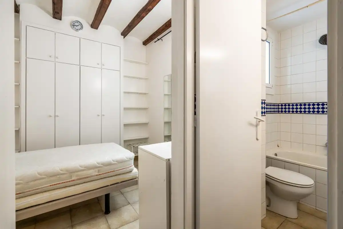 Habitación de Piso en venta en Barcelona con Calefacción, Terraza y Balcón