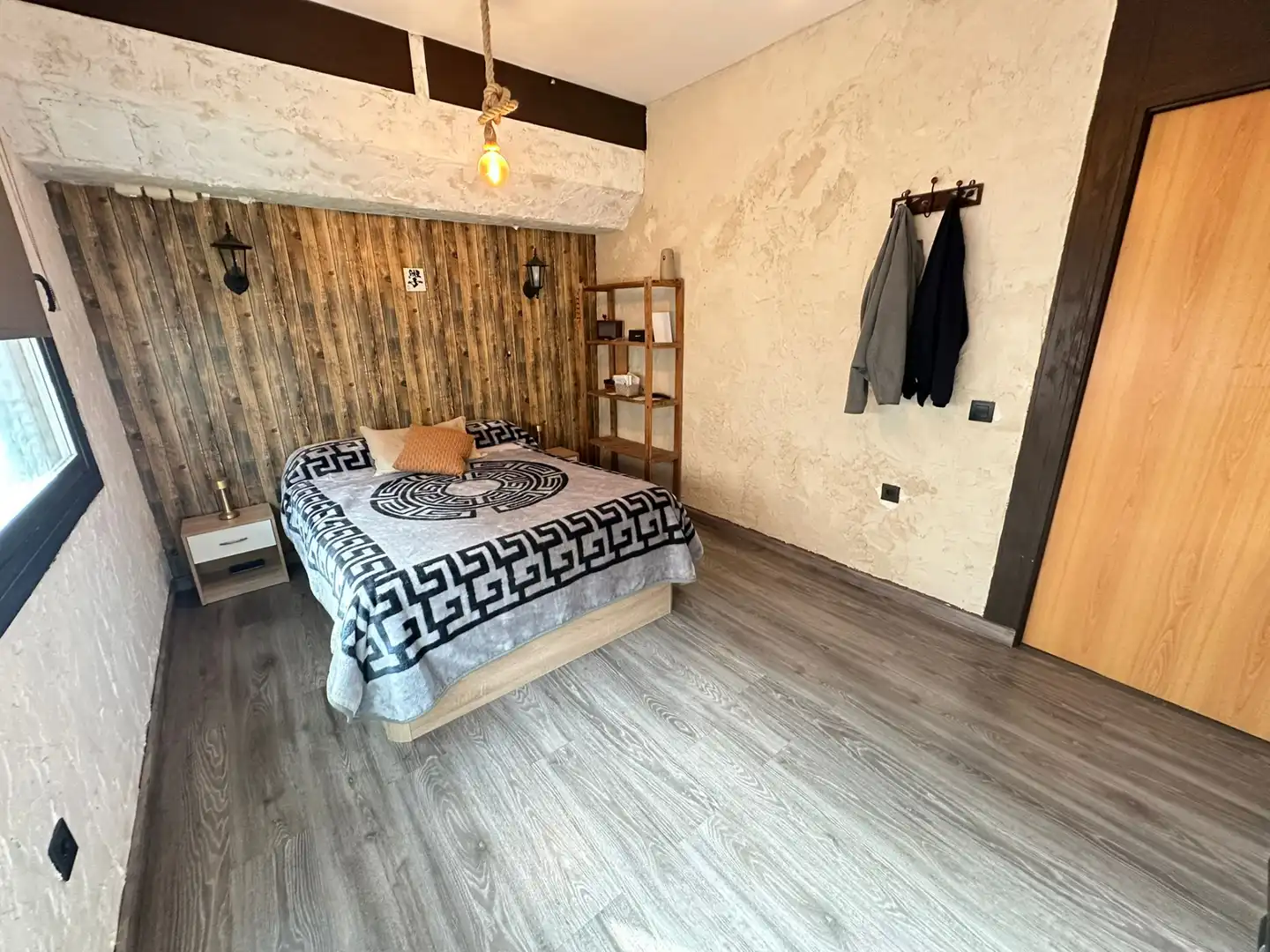 Bedroom of Commercial properties for sale in Parla  with Air Conditioner and Heating