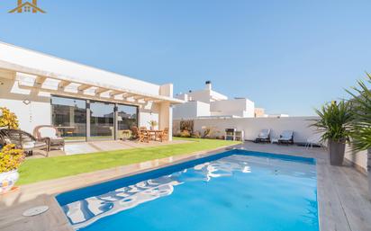 Swimming pool of House or chalet for sale in Villanueva de la Cañada  with Heating, Private garden and Storage room