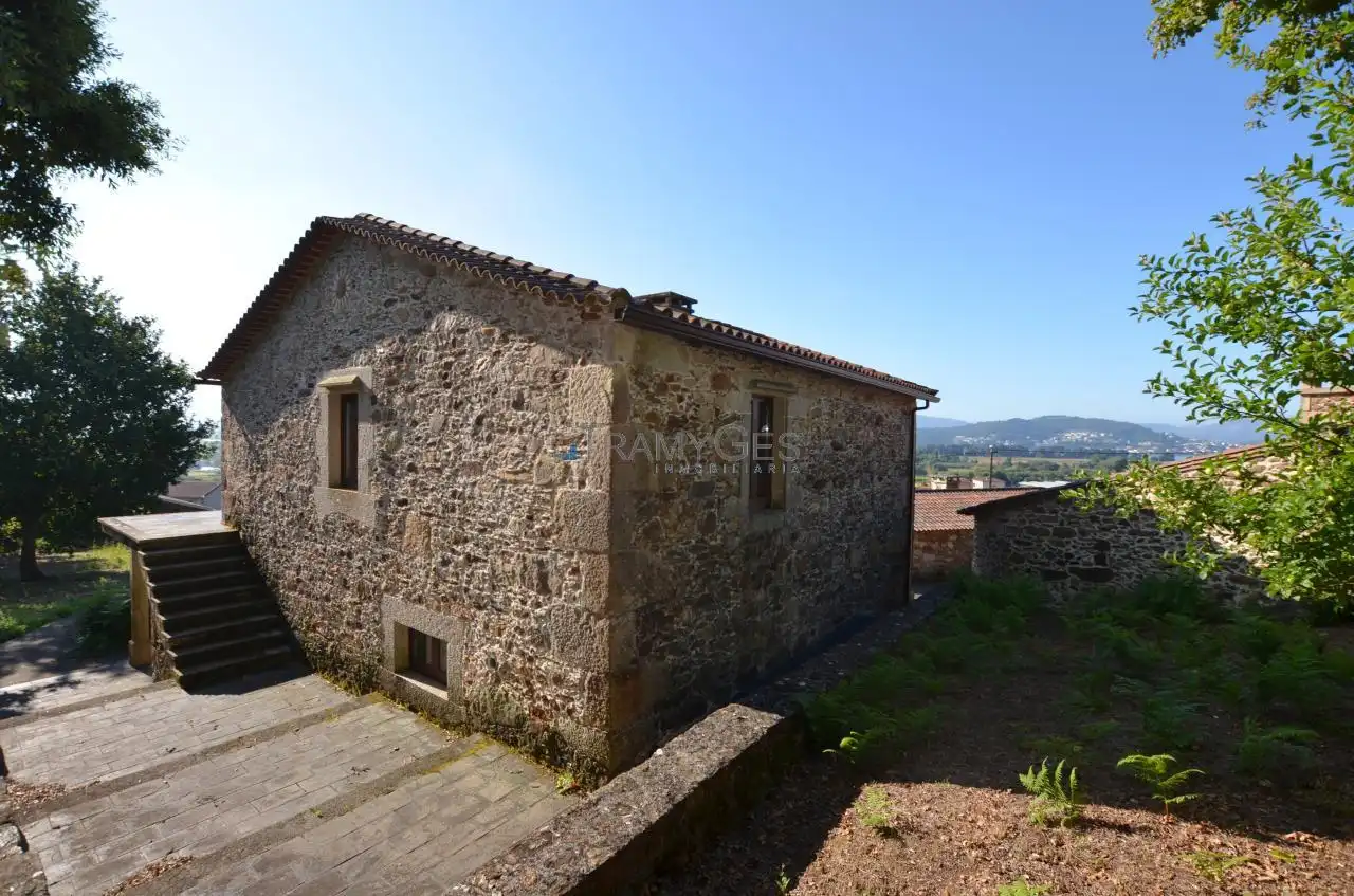 Vista exterior de Finca rústica en venta en O Rosal   con Calefacción, Jardín privado y Terraza