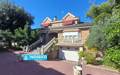 Vista exterior de Casa o xalet en venda en San Adrián amb Aire condicionat, Terrassa i Piscina