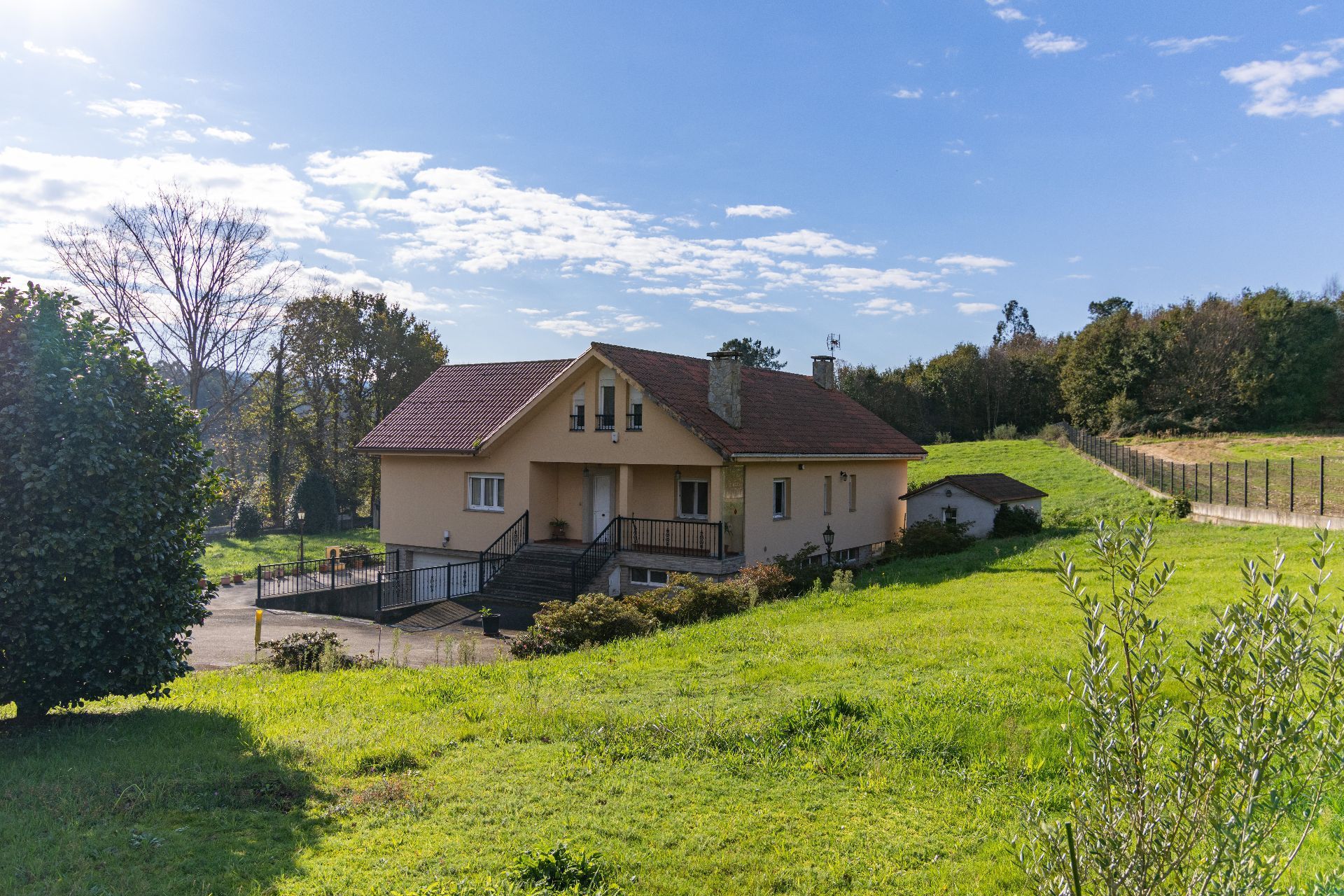 Vista exterior de Casa o chalet en venta en Carral con Calefacción, Jardín privado y Terraza