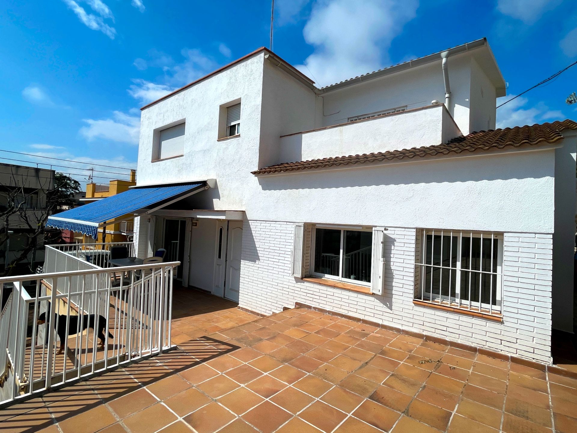 Vista exterior de Casa o xalet de lloguer en El Masnou amb Aire condicionat, Calefacció i Jardí privat