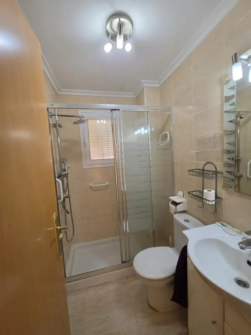 Badezimmer von Wohnung zum Verkauf in Torrevieja mit Möbliert