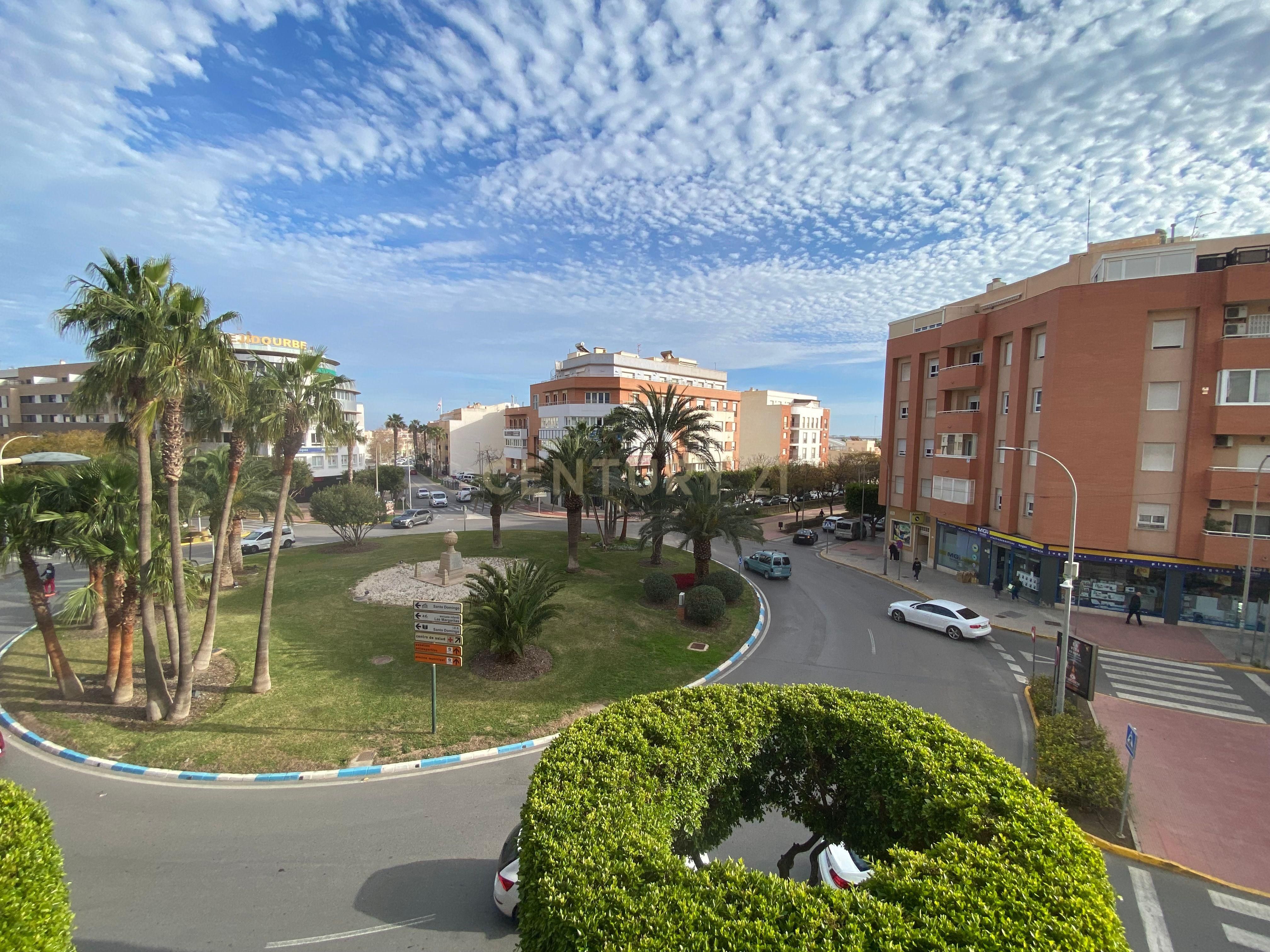 Vista exterior de Oficina en venda en El Ejido amb Aire condicionat