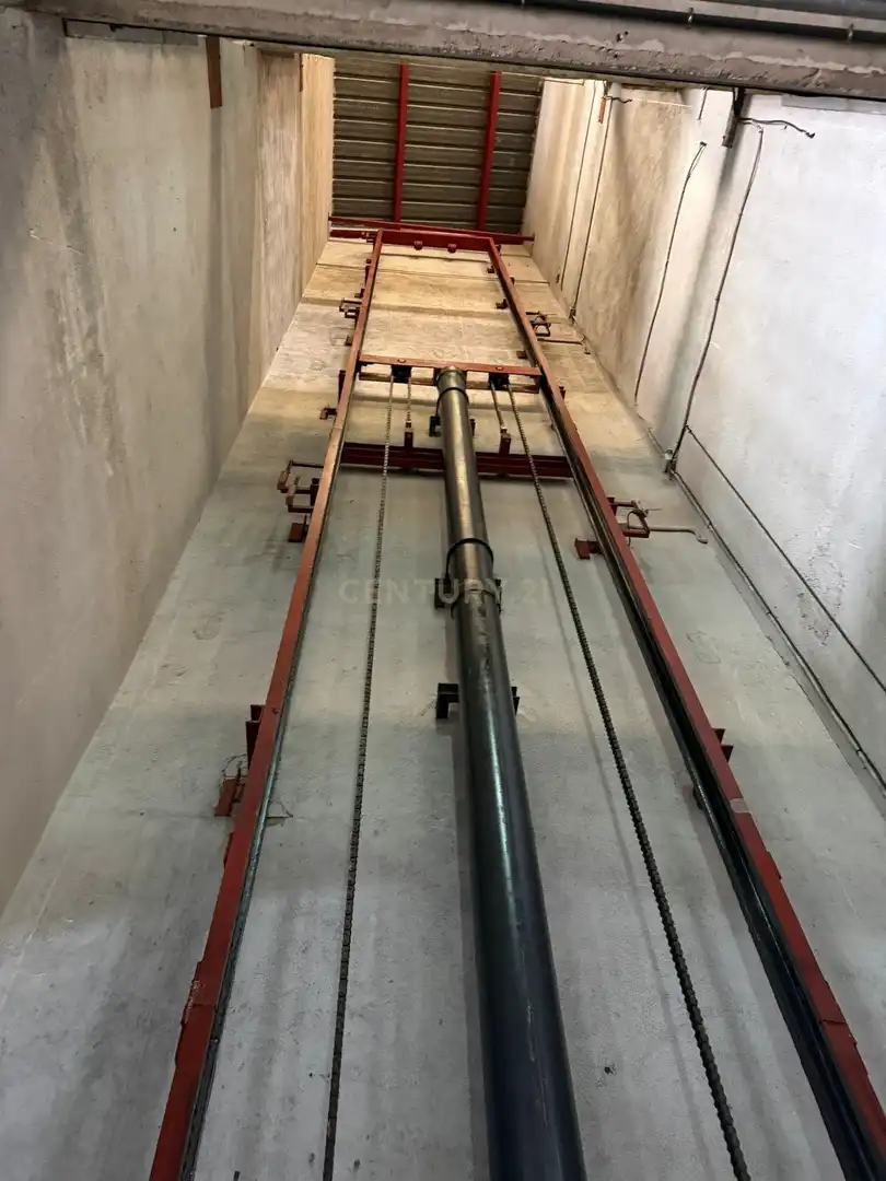 Industrial building with lift for sale in Zona Industrial, imagen 34
