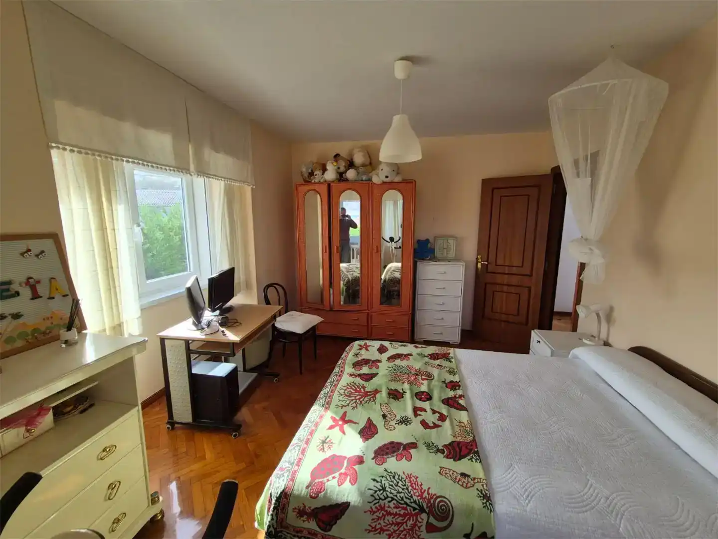 Dormitori de Casa o xalet en venda en Cabana de Bergantiños amb Jardí privat, Parquet i Traster