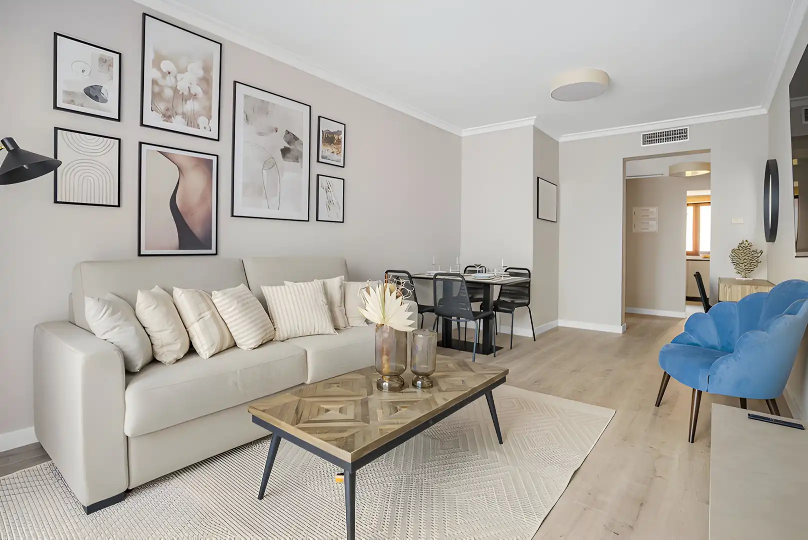 Sala d'estar de Àtic en venda en Estepona amb Aire condicionat, Terrassa i Traster