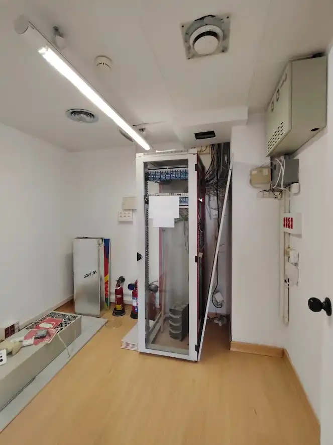 Oficina de alquiler en Les Corts