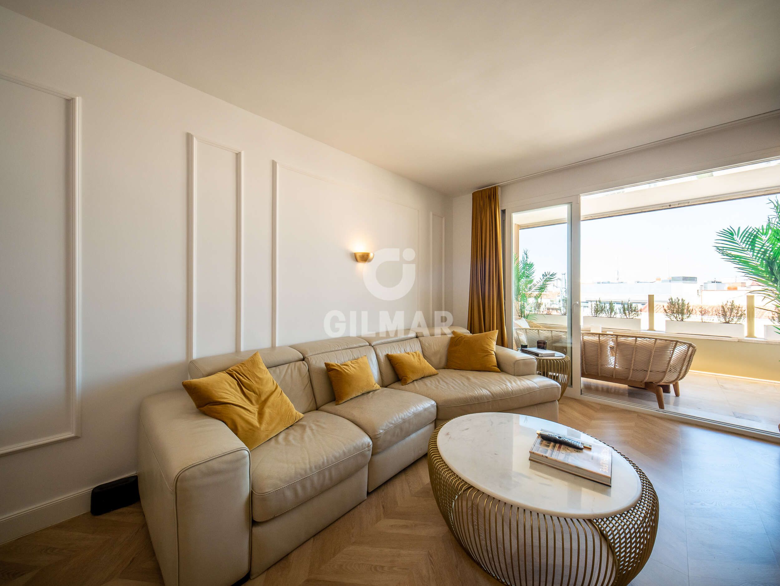 Living room of Attic for sale in  Madrid Capital  with Terrace and Storage room