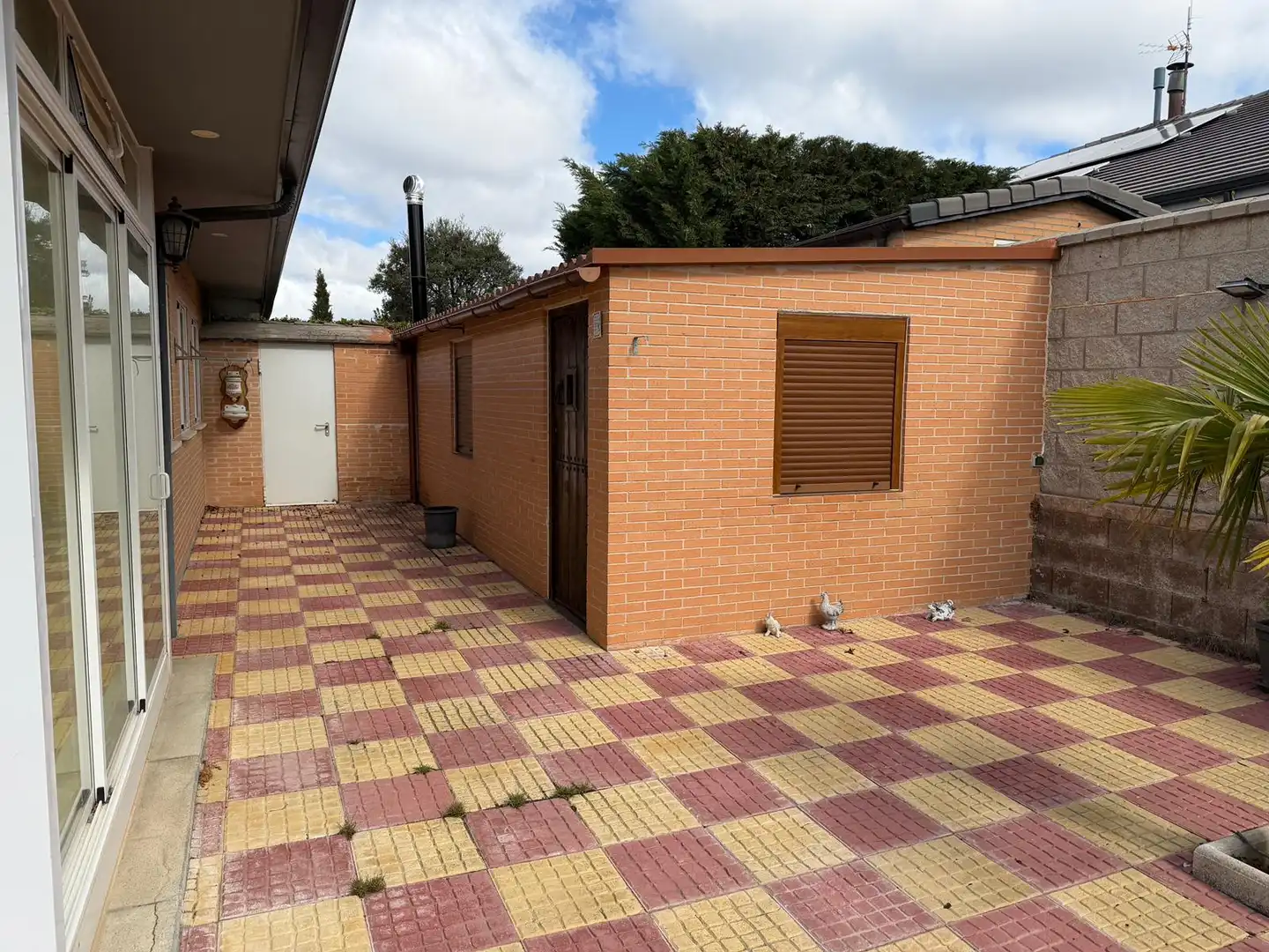 Vista exterior de Casa adosada en venta en Ávila con Calefacción, Jardín privado y Terraza
