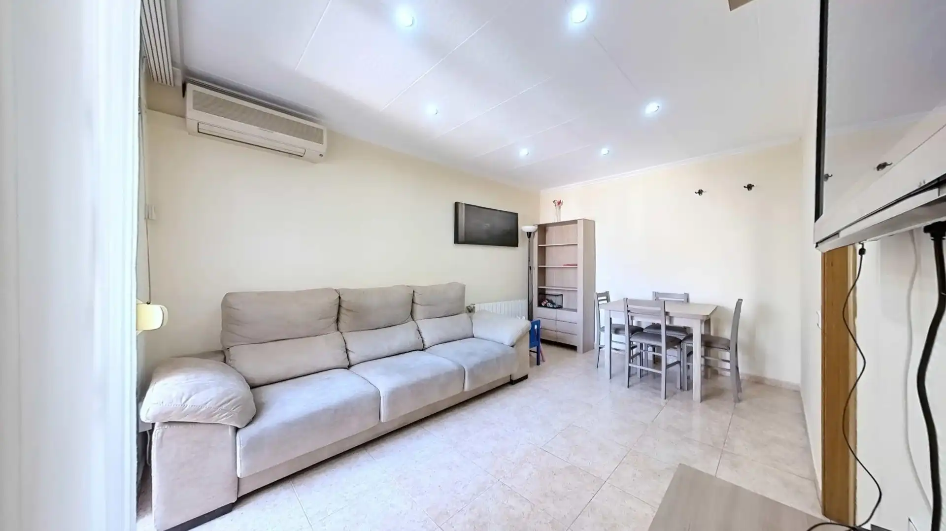 Piso con terraza en venta en Calle De La Ciutadella, imagen 2