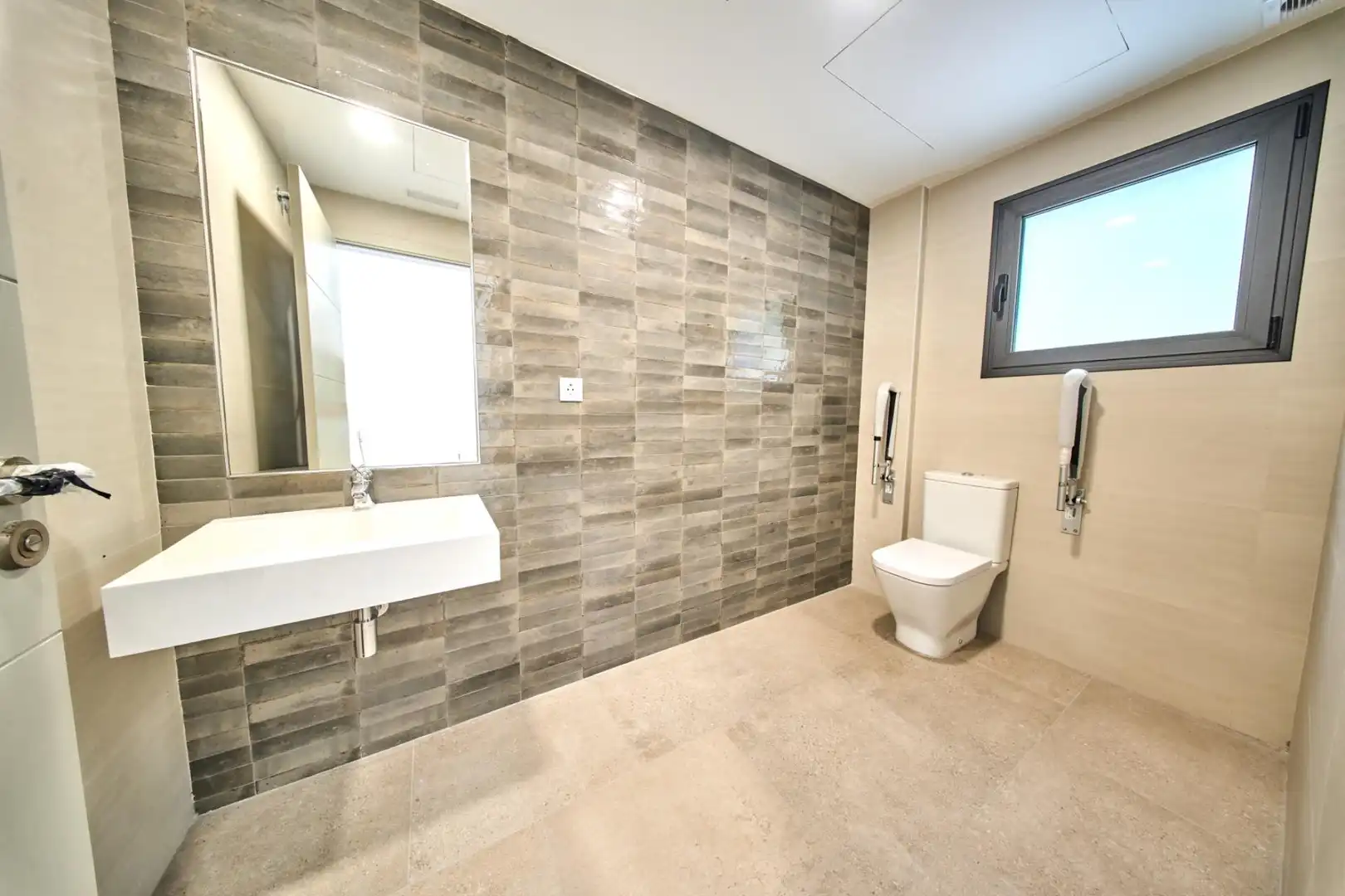 Badezimmer von Geschaftsraum zur Miete in Marbella mit Möbliert