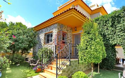 Vista exterior de Casa o xalet en venda en Los Montesinos amb Aire condicionat, Terrassa i Piscina