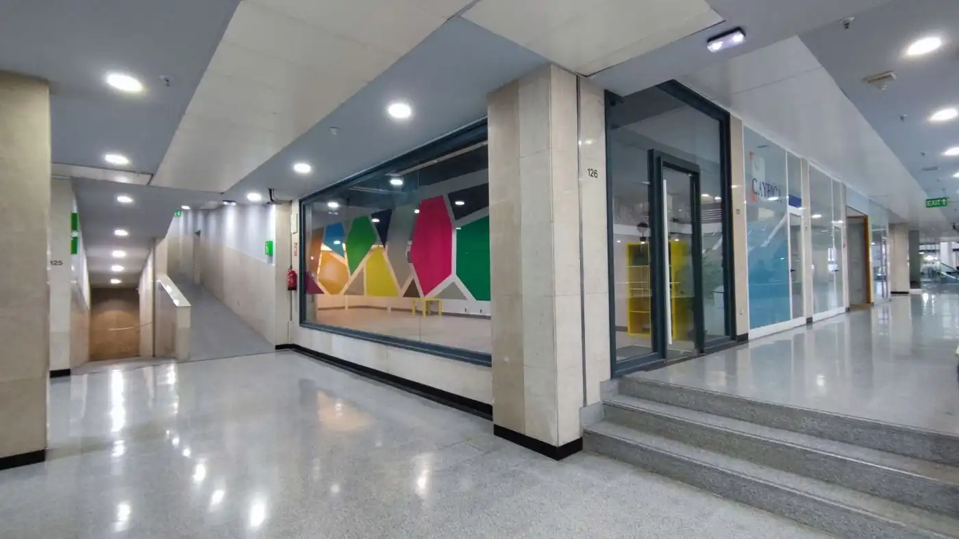 Local de alquiler en Santander con Amueblado