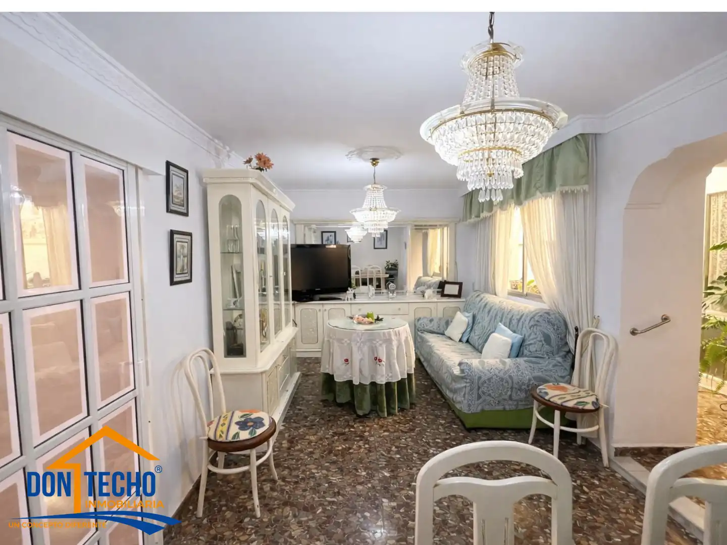 Sala d'estar de Casa o xalet en venda en Canillas de Aceituno amb Terrassa i Moblat