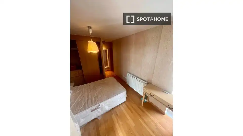 Bedroom of Flat for share in Madrid  with Air Conditioner, Heating and Terrace