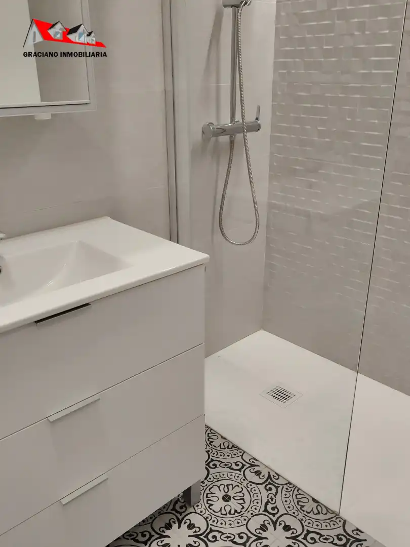 Badezimmer von Wohnung zur Miete in Albacete mit Klimaanlage, Heizung und Möbliert