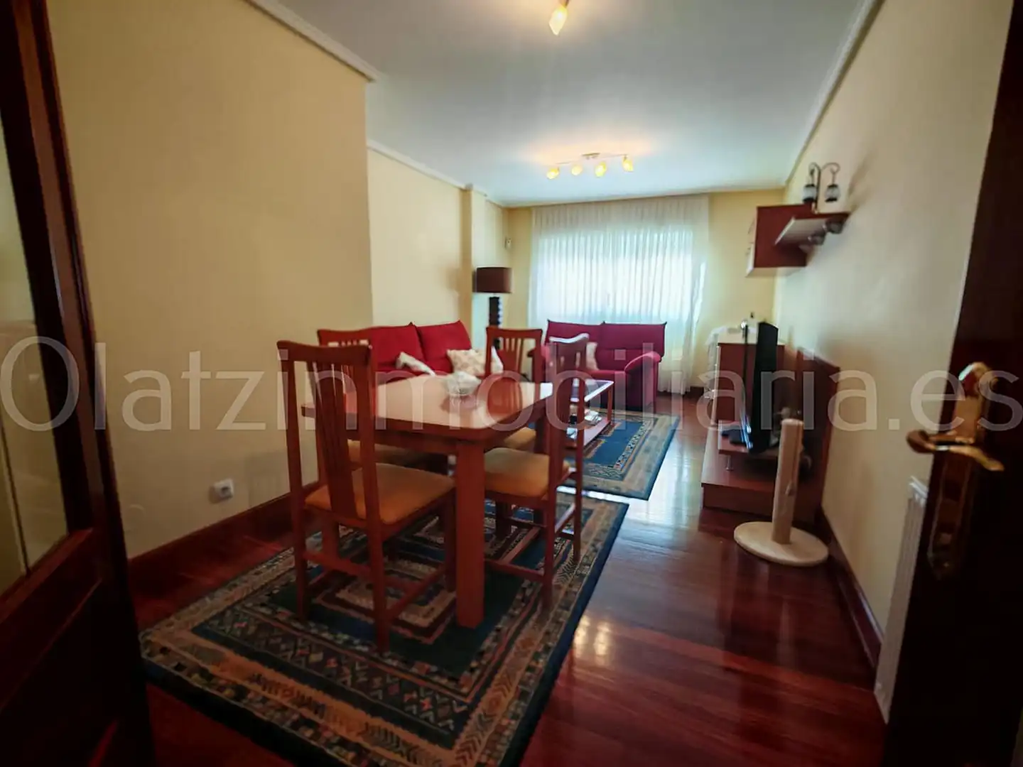 Sala d'estar de Pis en venda en Castro-Urdiales amb Balcó