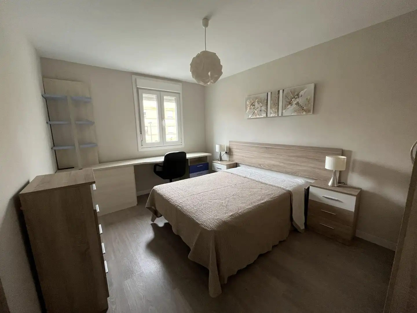 Habitación de Piso de alquiler en Almería con Aire acondicionado, Calefacción y Amueblado