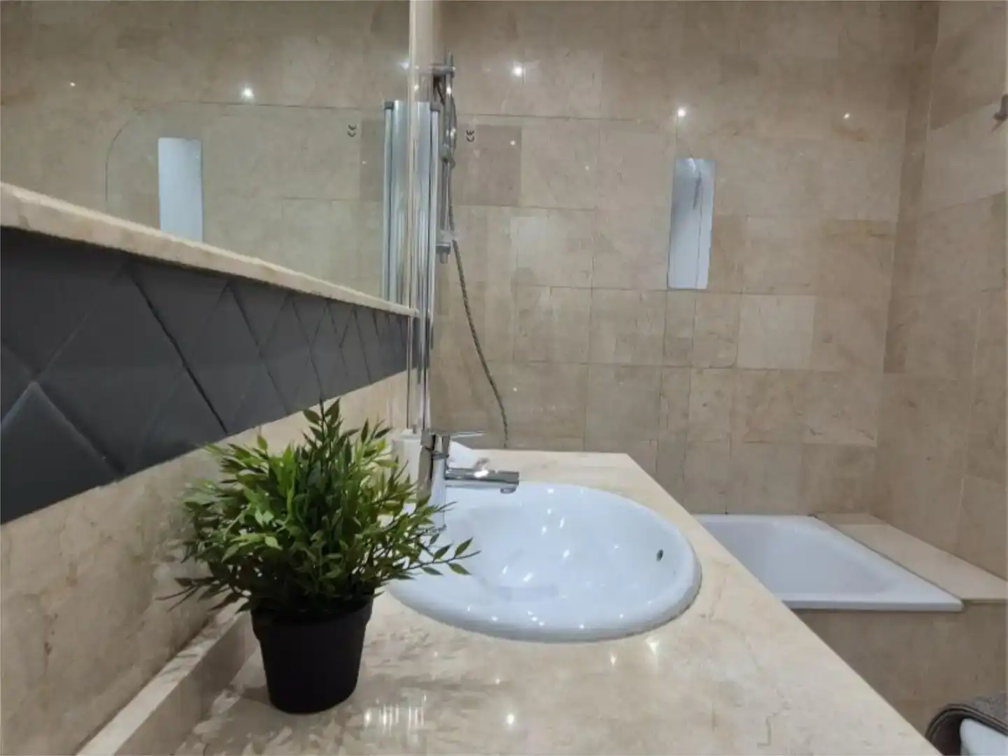 Bathroom of Flat for sale in Marbella  with Air Conditioner, Swimming Pool and Balcony