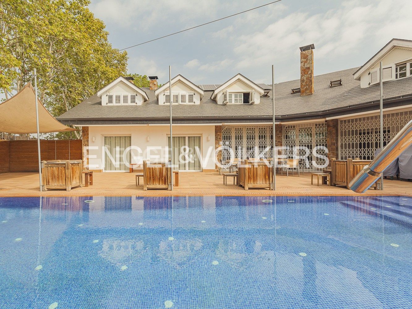 Piscina de Casa adosada en venda en Cerdanyola del Vallès amb Aire condicionat, Calefacció i Jardí privat