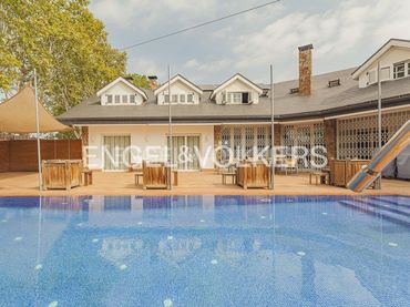 Adosado con piscina en venta en Centre - Cordelles