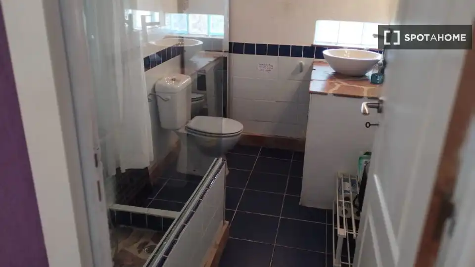 Baño de Piso para compartir en Bétera con Aire acondicionado, Calefacción y Amueblado